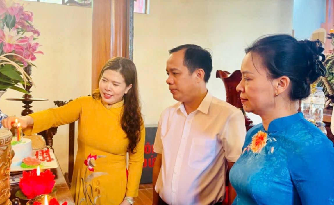 C&aacute;c đại biểu tham dự lễ kỷ niệm 116 năm Ng&agrave;y sinh đồng ch&iacute; Nguyễn Thị Minh Khai. Ảnh: T.H