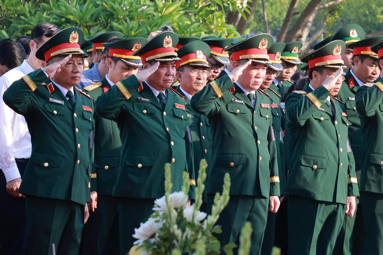Ph&oacute; Thủ tướng Phạm Thị Thanh Tr&agrave; dự lễ truy điệu, an t&aacute;ng 71 h&agrave;i cốt liệt sĩ tại L&agrave;o Cai