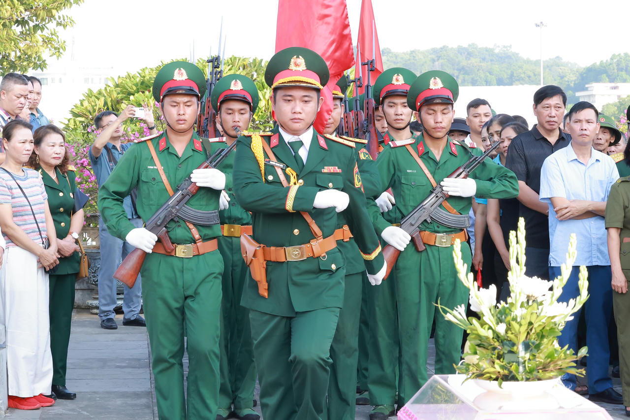 Ph&oacute; Thủ tướng Phạm Thị Thanh Tr&agrave; dự lễ truy điệu, an t&aacute;ng 71 h&agrave;i cốt liệt sĩ tại L&agrave;o Cai