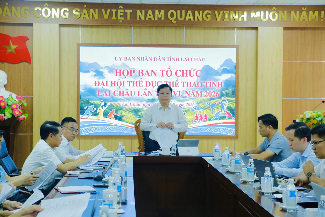 &Ocirc;ng Trần Mạnh H&ugrave;ng - Gi&aacute;m đốc Sở Văn h&oacute;a, Thể thao v&agrave; Du lịch tỉnh Lai Ch&acirc;u ph&aacute;t biểu tại hội nghị. (Ảnh: Hữu Trường)