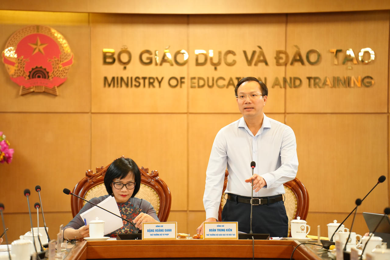 Thứ trưởng Đo&agrave;n Trung Ki&ecirc;n ph&aacute;t biểu.