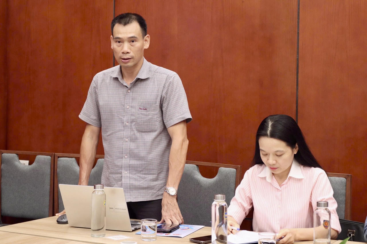 Tổng Bi&ecirc;n tập Tạp ch&iacute; D&acirc;n chủ v&agrave; Ph&aacute;p luật Trương Thế C&ocirc;n ph&aacute;t biểu.