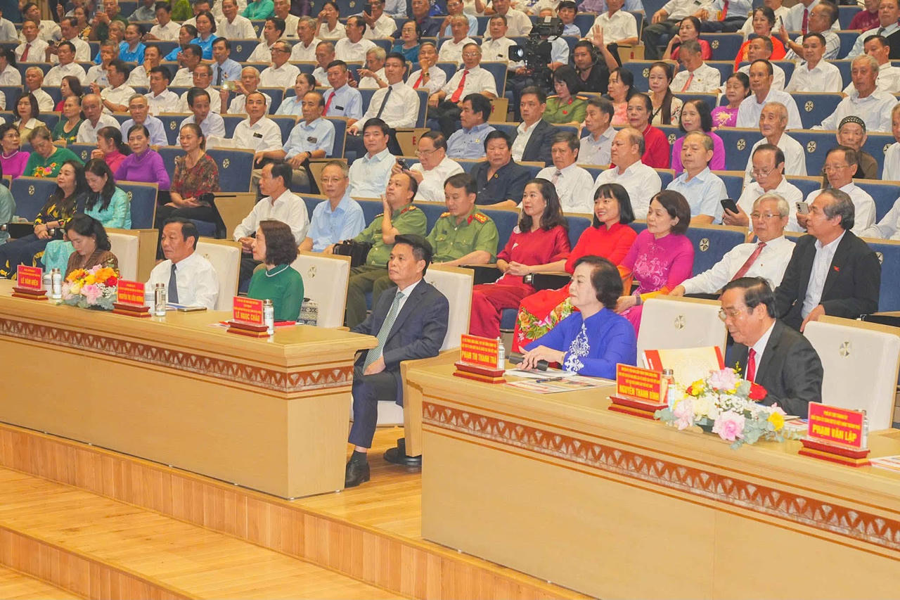 C&aacute;c đại biểu dự buổi lễ. (Ảnh: Đ&agrave;m Thanh)