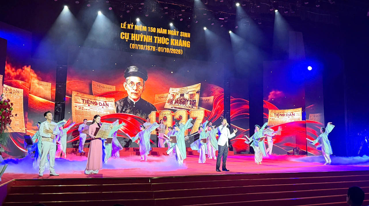 Chương tr&igrave;nh nghệ thuật tại buổi lễ. (Ảnh: Tấn Việt)