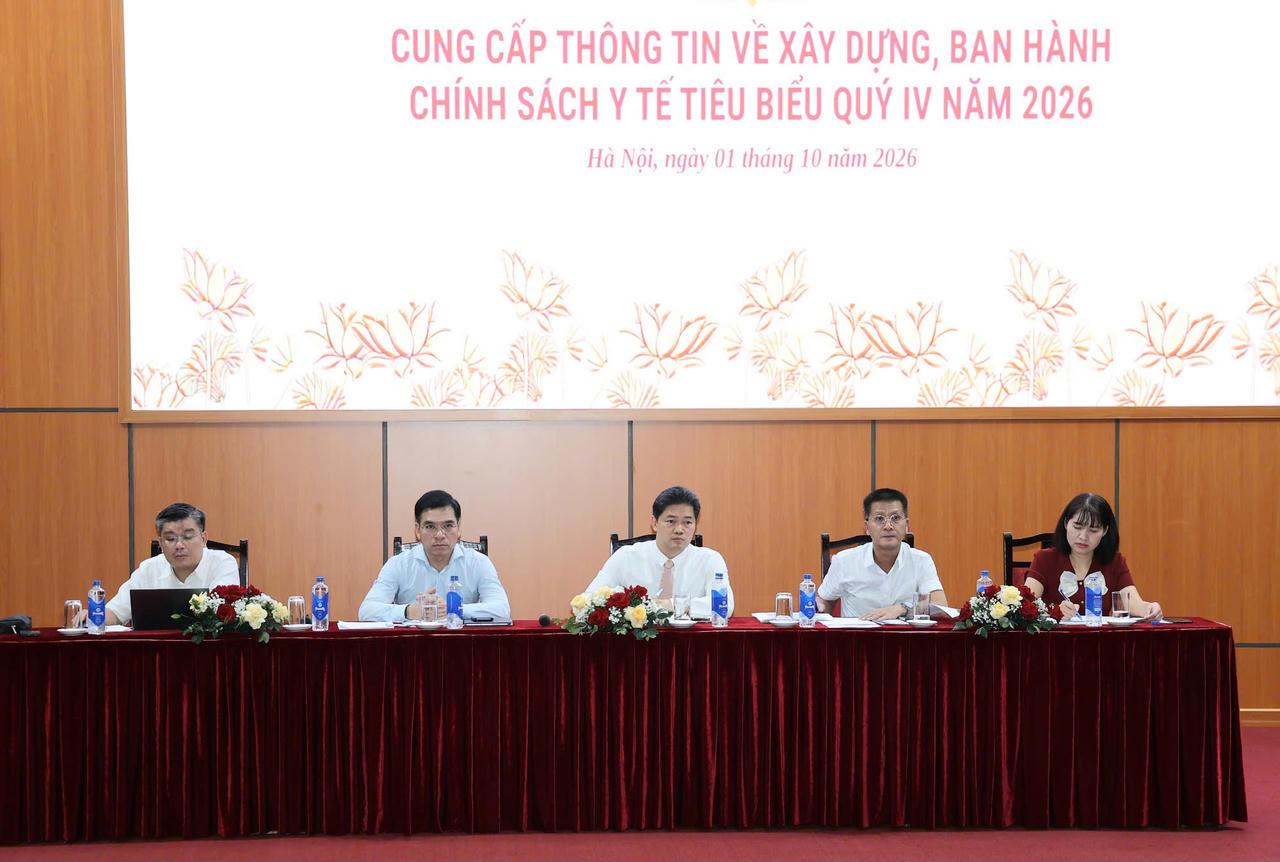 C&aacute;c nh&agrave; quản l&yacute;, chuy&ecirc;n gia th&ocirc;ng tin về c&aacute;c ch&iacute;nh s&aacute;ch y tế trọng điểm. Ảnh: Ngọc Nga