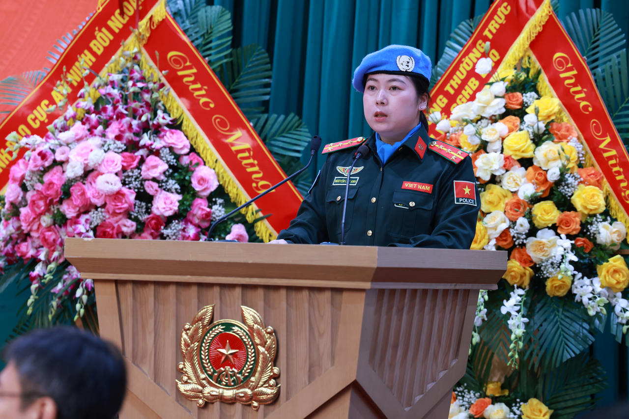 Đại &uacute;y Nguyễn Lan Anh đại diện Tổ c&ocirc;ng t&aacute;c ph&aacute;t biểu nhận nhiệm vụ (Ảnh: LL GGHB cung cấp)