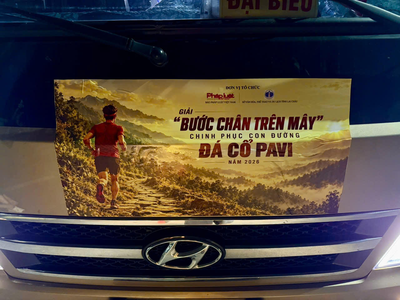 100 nh&agrave; b&aacute;o l&ecirc;n đường chinh phục con đường đ&aacute; cổ Pavi