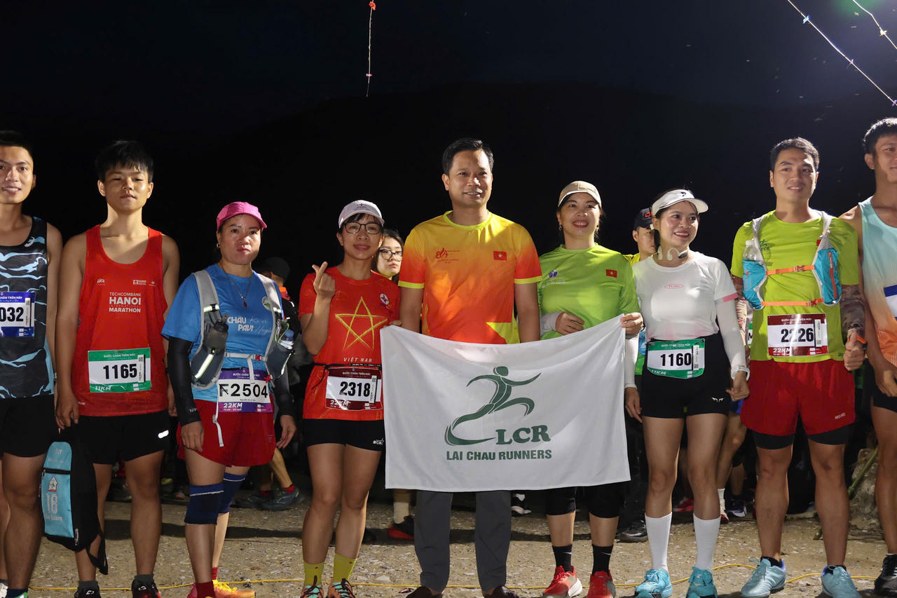 Ch&iacute;nh thức v&agrave;o đường đua tranh giải leo n&uacute;i 'Bước ch&acirc;n tr&ecirc;n m&acirc;y - Chinh phục con đường đ&aacute; cổ Pa Vi'