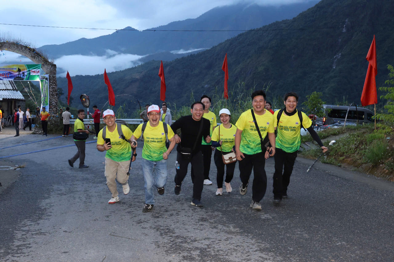 Ch&iacute;nh thức v&agrave;o đường đua tranh giải leo n&uacute;i 'Bước ch&acirc;n tr&ecirc;n m&acirc;y - Chinh phục con đường đ&aacute; cổ Pa Vi'