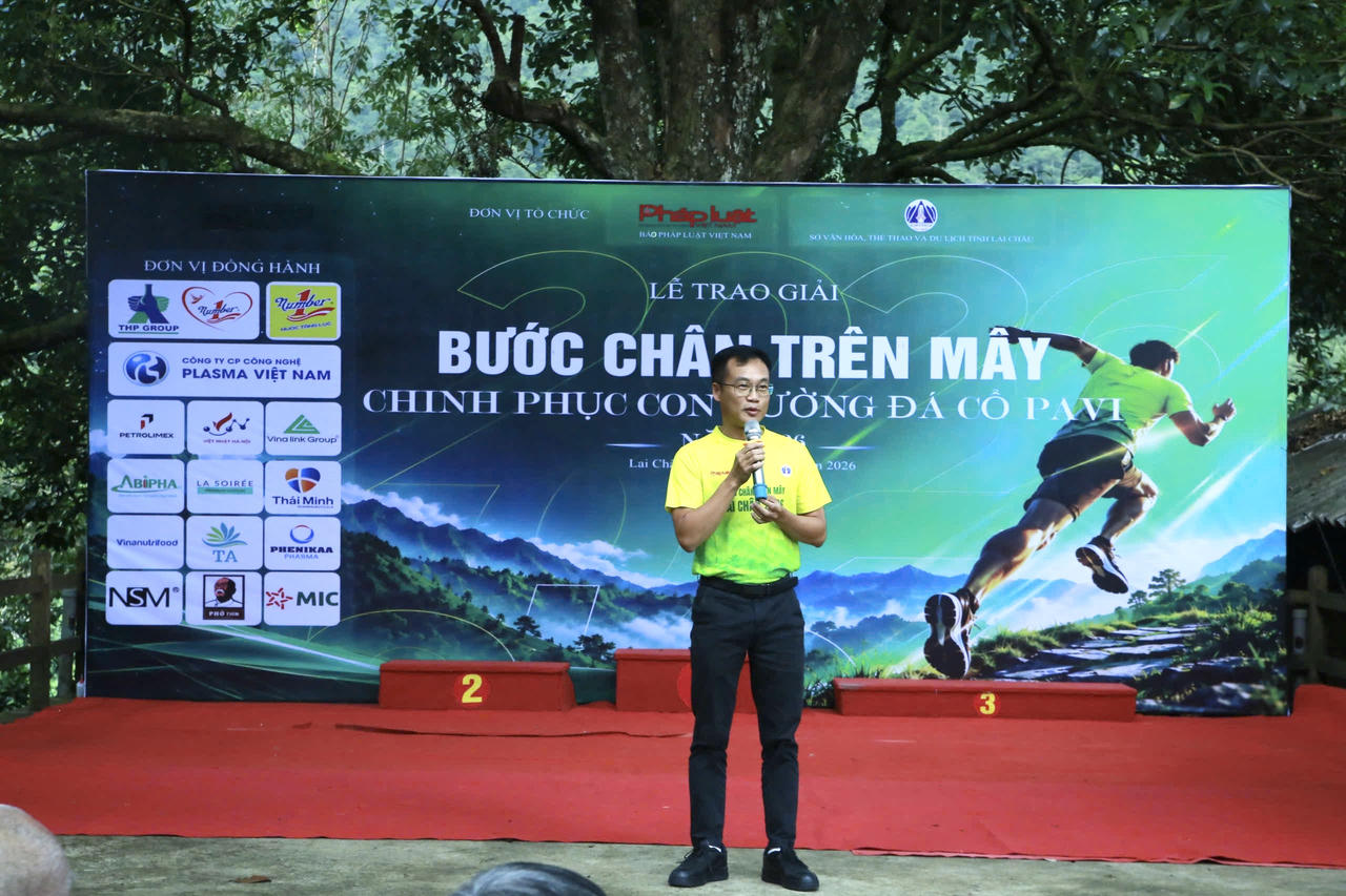Nh&agrave; b&aacute;o Trần Ngọc H&agrave; - Ph&oacute; Tổng Bi&ecirc;n tập B&aacute;o Ph&aacute;p luật Việt Nam ph&aacute;t biểu tại lễ trao giải. (Ảnh: Hữu Trường)