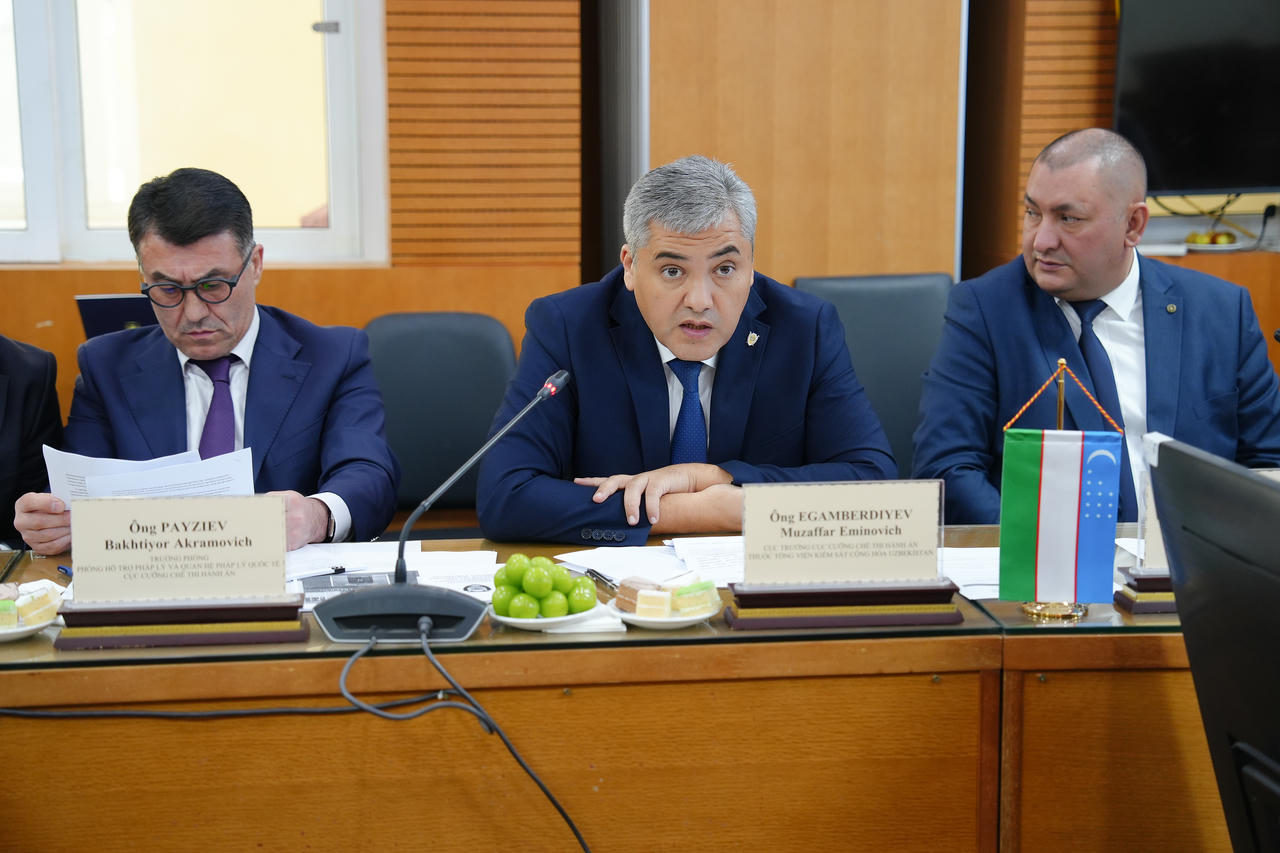 &Ocirc;ng Muzaffar Eminovich Egamberdiyev, Cục trưởng Cục Cưỡng chế thi h&agrave;nh &aacute;n thuộc Tổng Viện kiểm s&aacute;t Cộng ho&agrave; Uzbekistan ph&aacute;t biểu tại buổi l&agrave;m việc.
