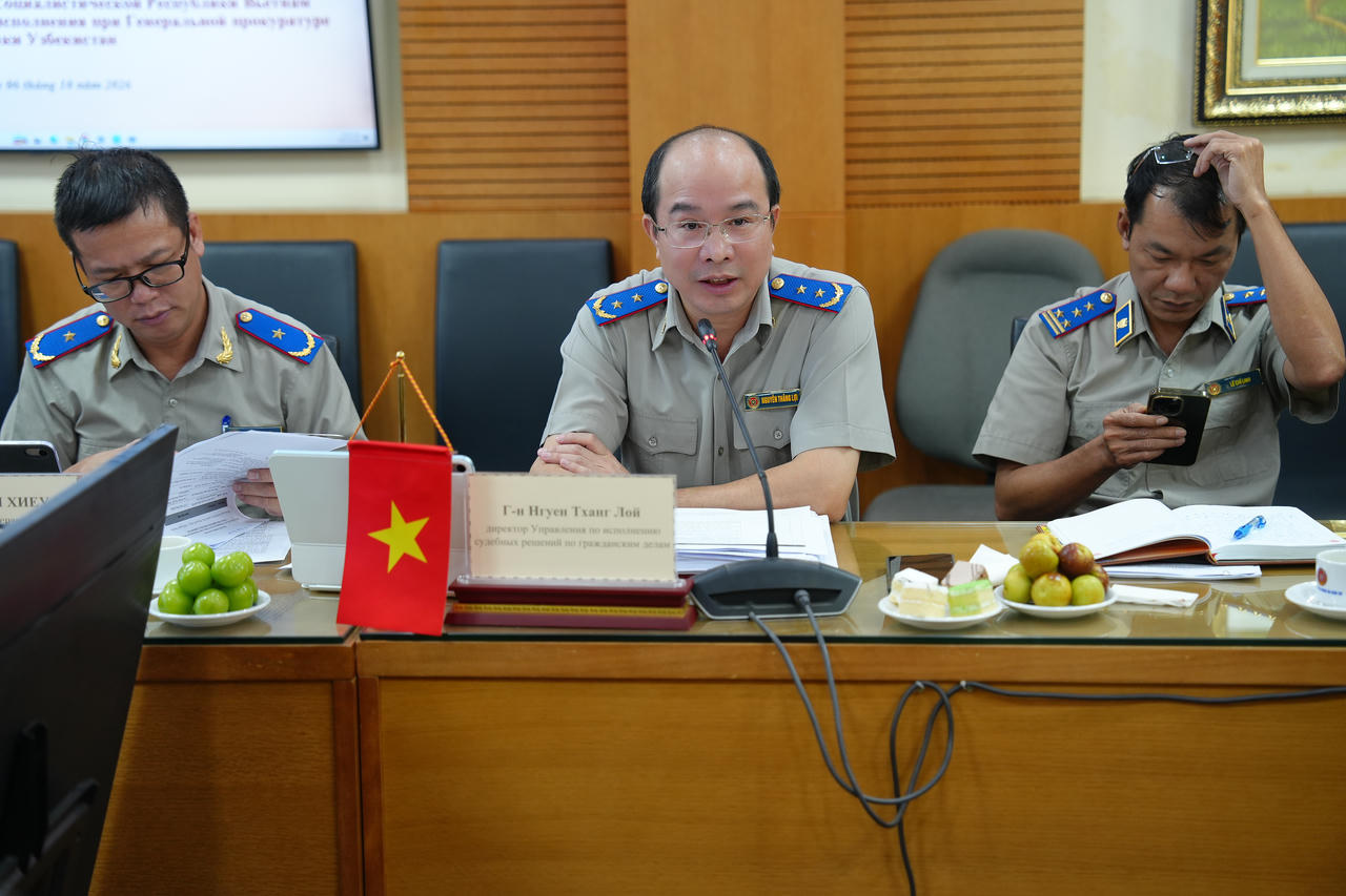 Cục trưởng Nguyễn Thắng Lợi ph&aacute;t biểu khai mạc buổi l&agrave;m việc.