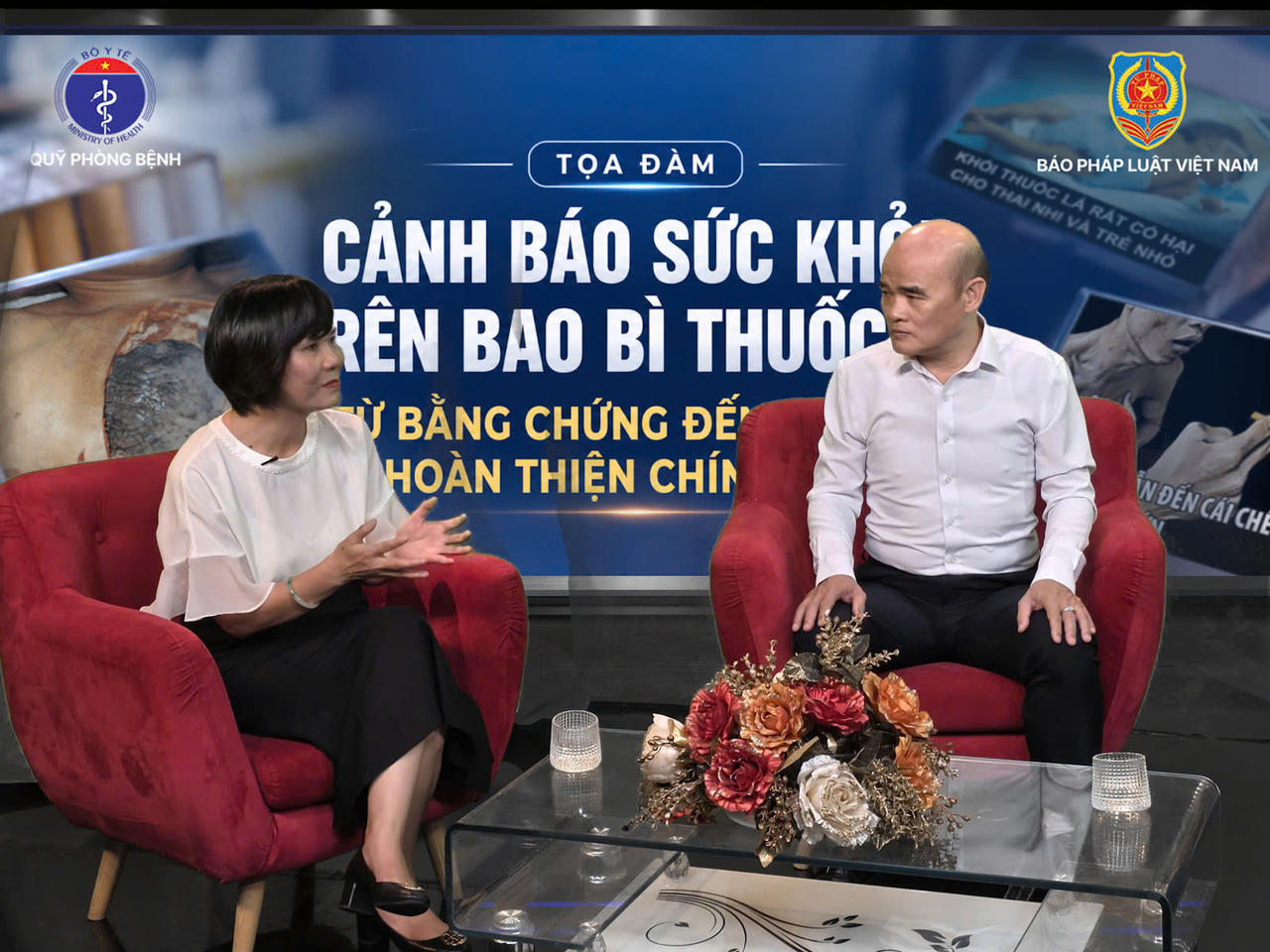 TS. Nguyễn Huy Quang v&agrave; PGS.TS L&ecirc; Thị Thanh Hương trao đổi tại Tọa đ&agrave;m.