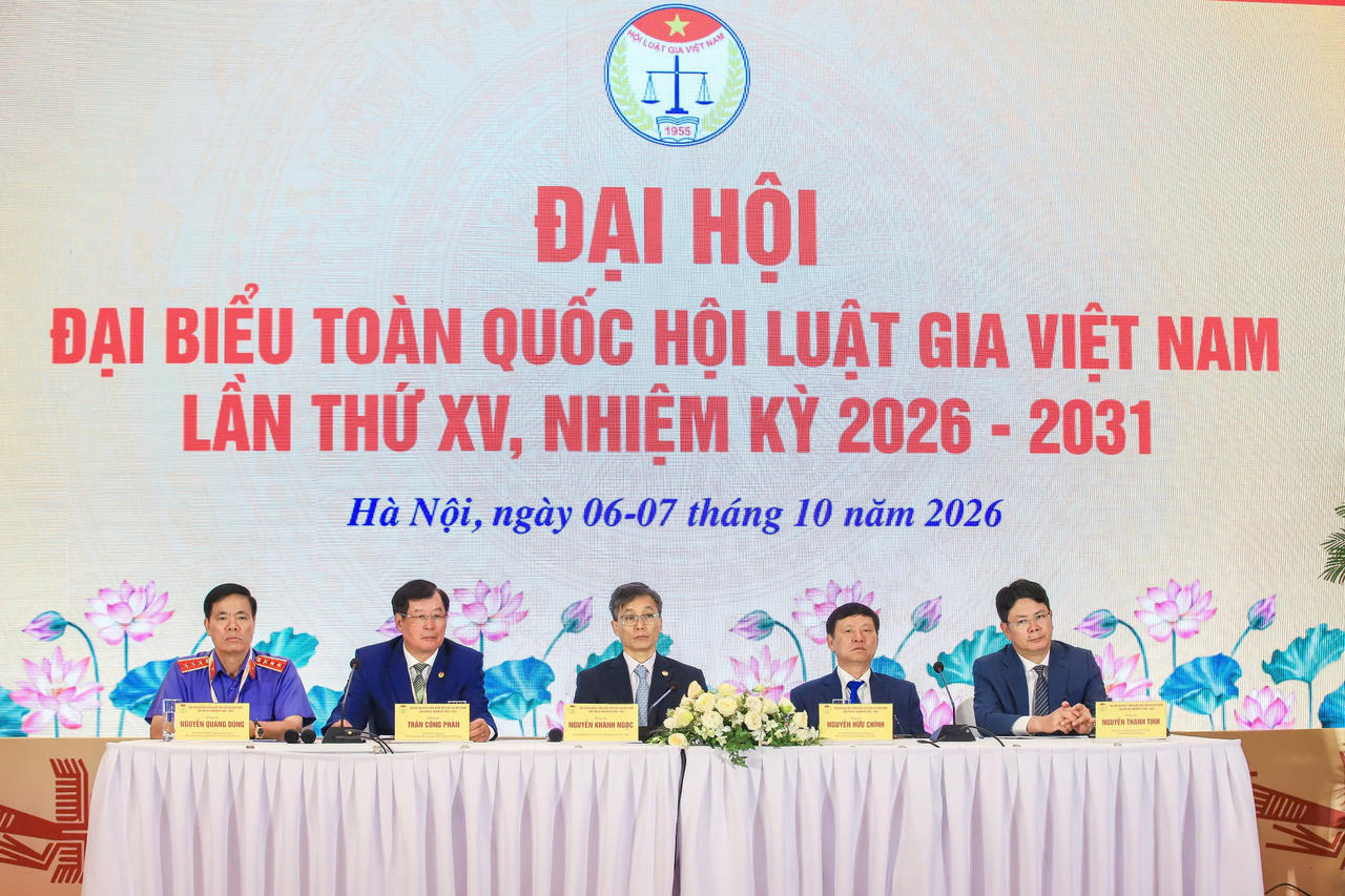 Đo&agrave;n Chủ tịch điều h&agrave;nh Đại hội.