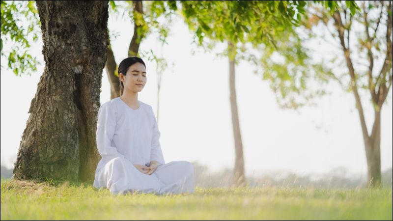Ngồi thiền m&agrave; đau ch&acirc;n qu&aacute;, phải l&agrave;m sao?