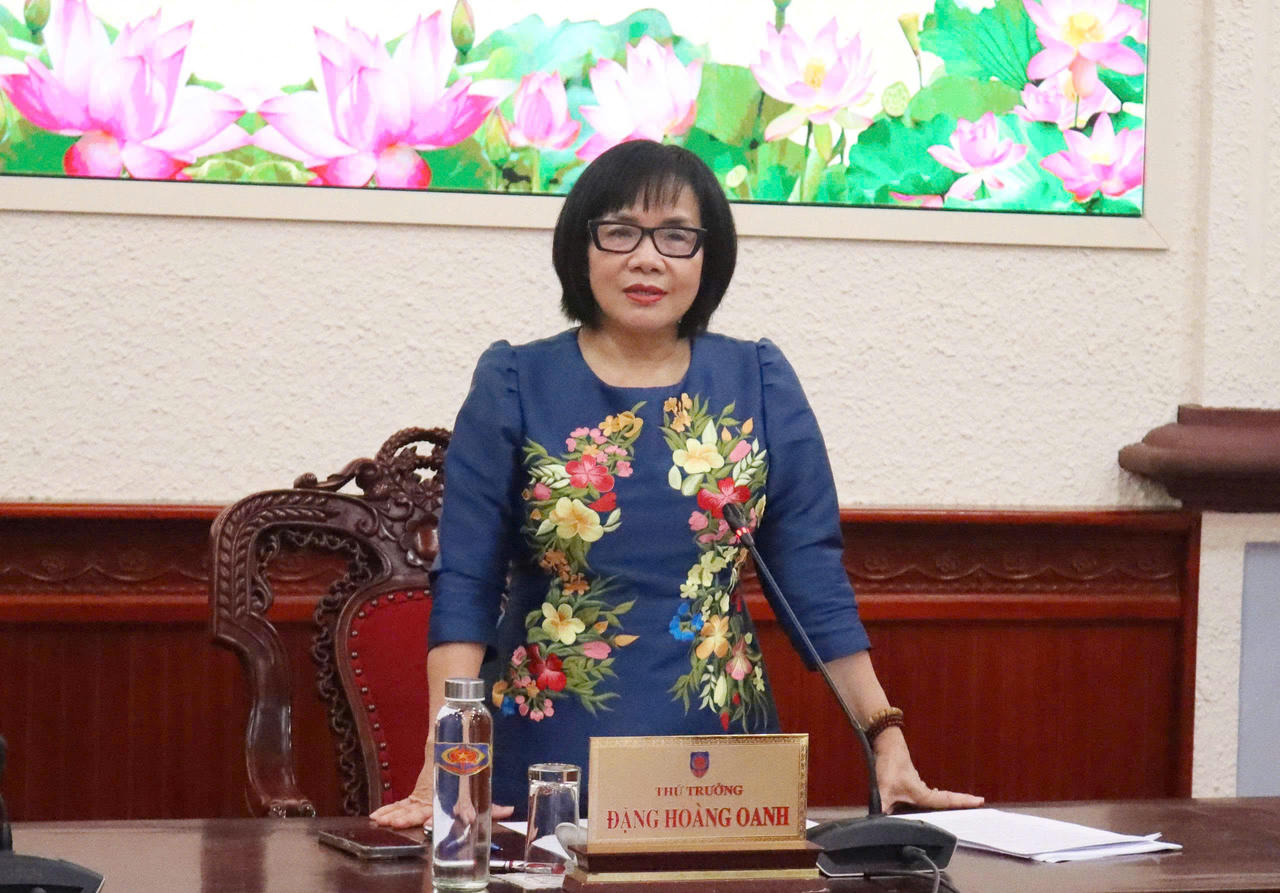 Thứ trưởng Đặng Ho&agrave;ng Oanh.