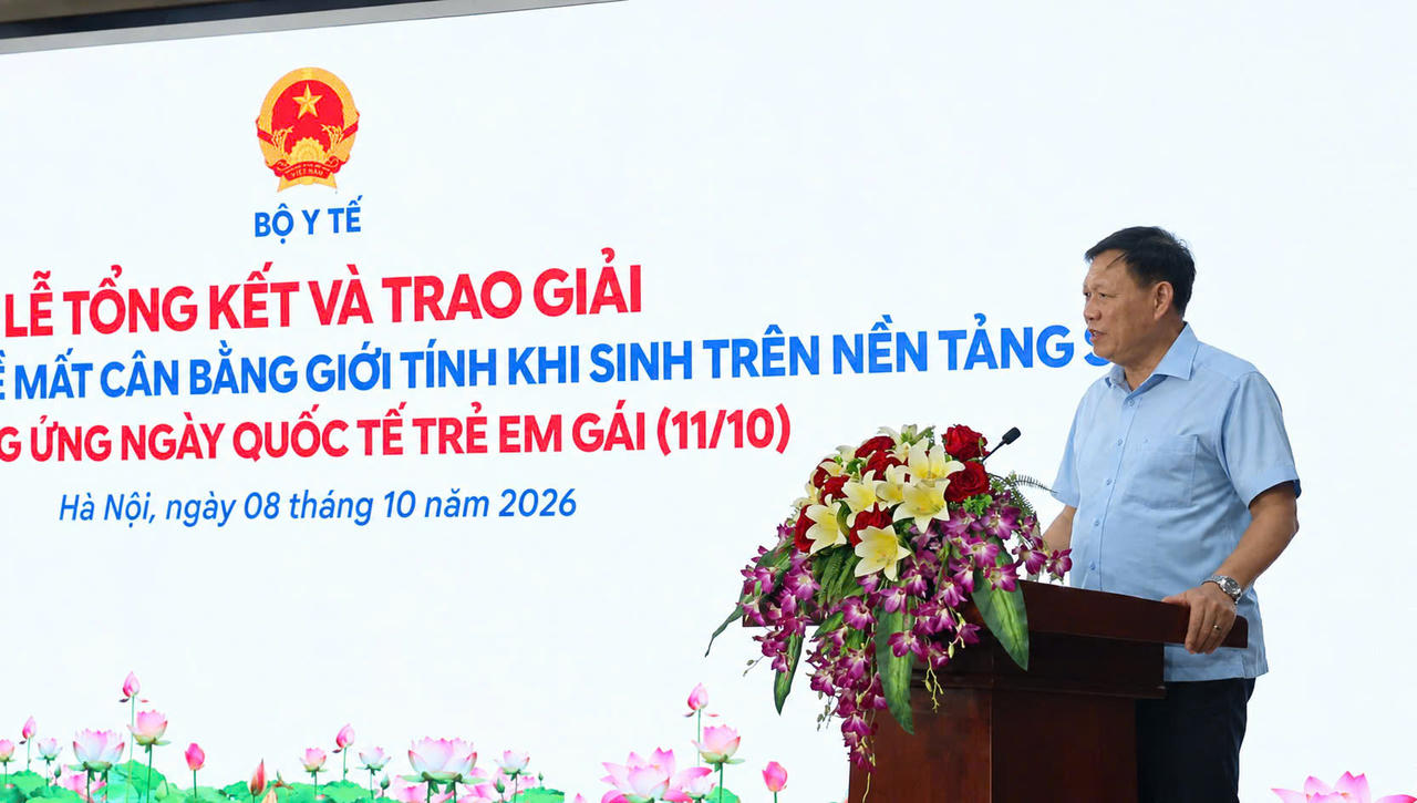 Thứ trưởng Bộ Y tế Đỗ Xu&acirc;n Tuy&ecirc;n ph&aacute;t biểu tại lễ tổng kết v&agrave; trao giải cuộc thi t&igrave;m hiểu về mất c&acirc;n bằng giới t&iacute;nh khi sinh tr&ecirc;n nền tảng số hưởng ứng ng&agrave;y Quốc tế trẻ em g&aacute;i (11/10)