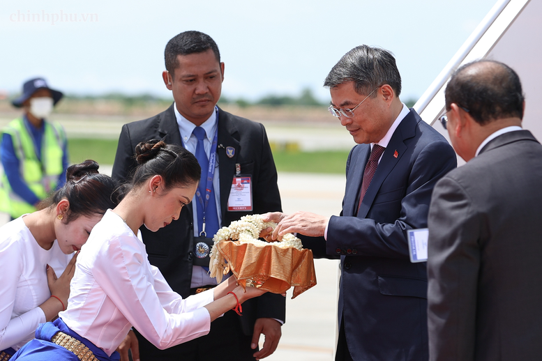 Thủ tướng L&ecirc; Minh Hưng tới Phnom Penh, bắt đầu chuyến thăm ch&iacute;nh thức Campuchia- Ảnh 2.