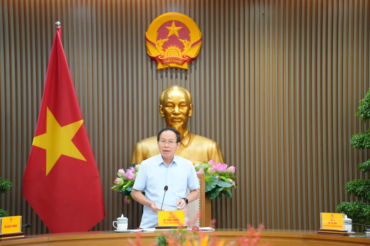 Ph&oacute; Thủ tướng L&ecirc; Tiến Ch&acirc;u kết luận cuộc họp.