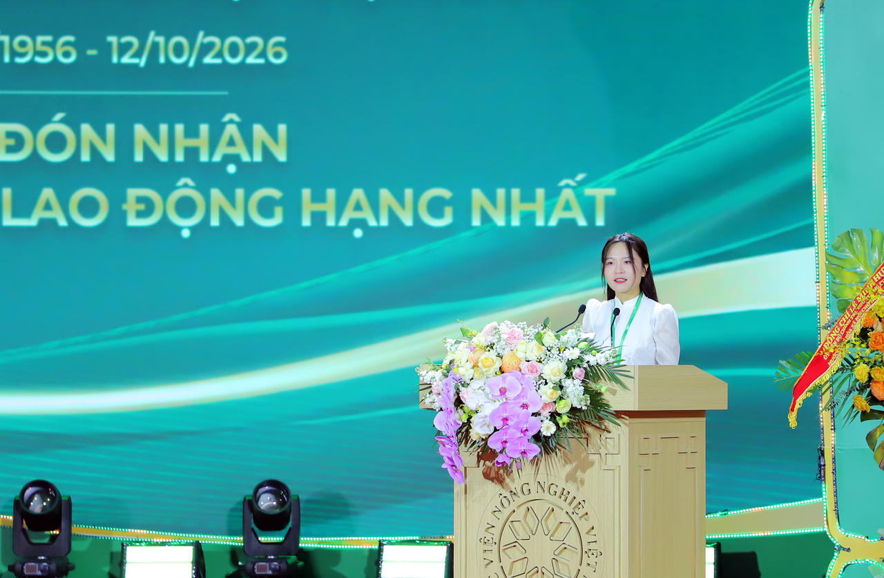 Sinh vi&ecirc;n Học viện N&ocirc;ng nghiệp Việt Nam b&agrave;y tỏ niềm  tự h&agrave;o khi được học tập dưới m&aacute;i trường th&acirc;n y&ecirc;u