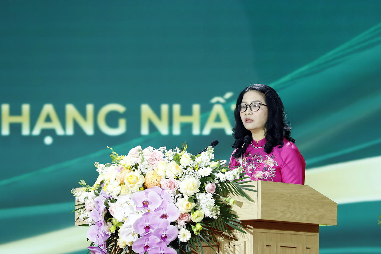GS.TS Nguyễn Thị Lan - Gi&aacute;m đốc Học viện N&ocirc;ng nghiệp Việt Nam khẳng định th&agrave;nh tựu c&oacute; &yacute; nghĩa s&acirc;u sắc nhất trong h&agrave;nh tr&igrave;nh 70 năm x&acirc;y dựng v&agrave; ph&aacute;t triển của Học viện ch&iacute;nh l&agrave; c&aacute;c thế hệ người học trưởng th&agrave;nh, mang tri thức v&agrave; năng lực chuy&ecirc;n m&ocirc;n đ&oacute;ng g&oacute;p cho đất nước