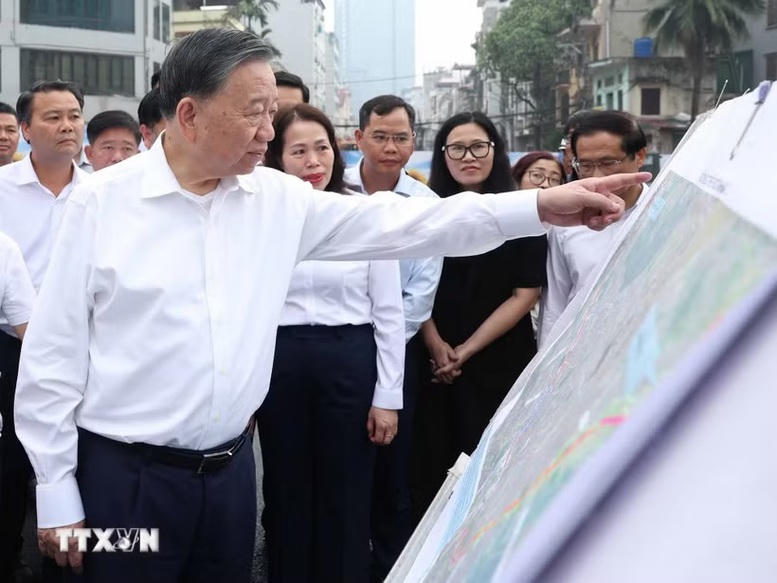 Tổng B&iacute; thư, Chủ tịch nước T&ocirc; L&acirc;m kiểm tra tiến độ thi c&ocirc;ng một số c&ocirc;ng tr&igrave;nh, dự &aacute;n trọng điểm của Thủ đ&ocirc;- Ảnh 1.