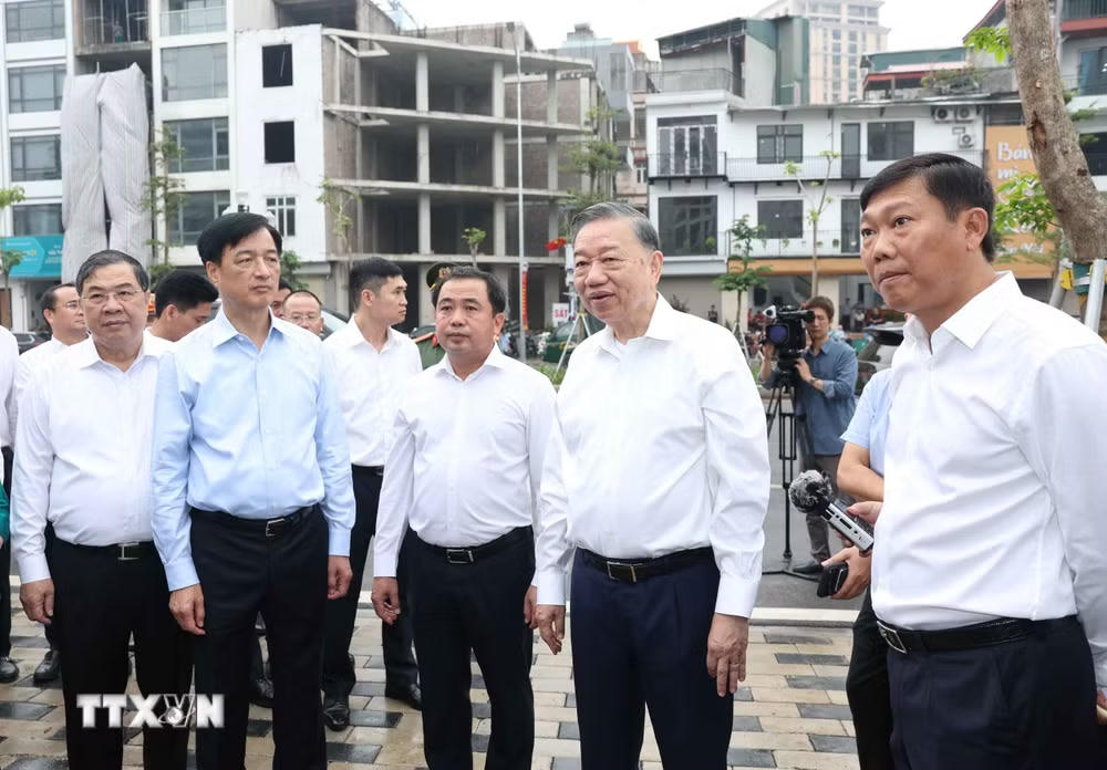 Tổng B&iacute; thư, Chủ tịch nước T&ocirc; L&acirc;m kiểm tra tiến độ thi c&ocirc;ng một số c&ocirc;ng tr&igrave;nh, dự &aacute;n trọng điểm của Thủ đ&ocirc;- Ảnh 2.