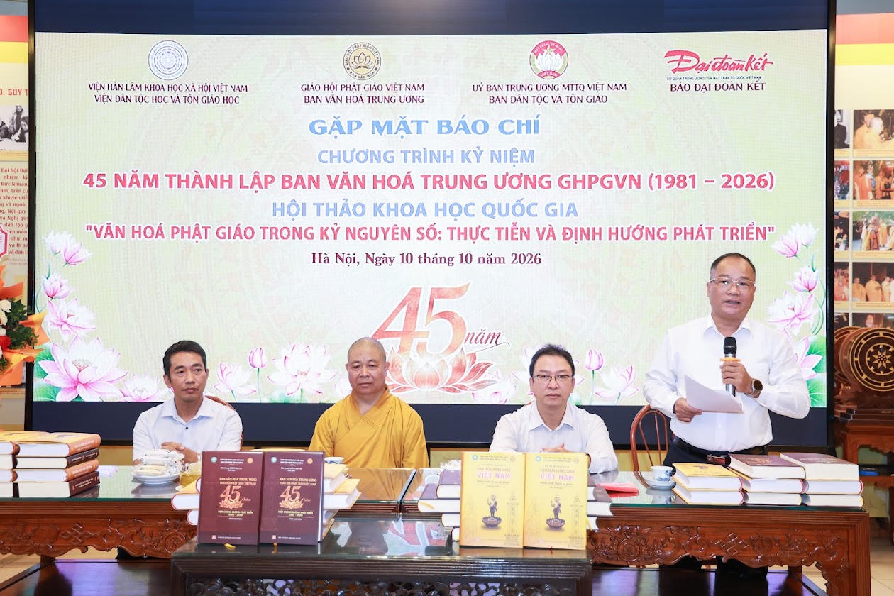 TS Nguyễn Đăng Khang, Ph&oacute; Tổng Bi&ecirc;n tập B&aacute;o Đại đo&agrave;n kết chia sẻ về Hội thảo khoa học cấp quốc gia với chủ đề &ldquo;Văn h&oacute;a Phật gi&aacute;o Việt Nam trong kỷ nguy&ecirc;n số: Thực tiễn v&agrave; định hướng ph&aacute;t triển&rdquo; (Ảnh: Quang Vinh).
