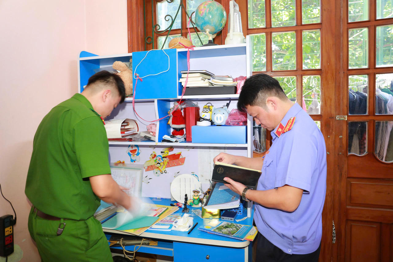 Lập khống 111 hồ sơ chiếm đoạt hơn 30 tỷ đồng, nguy&ecirc;n Kế to&aacute;n Ban Quản l&yacute; dự &aacute;n huyện B&aacute;t X&aacute;t bị bắt