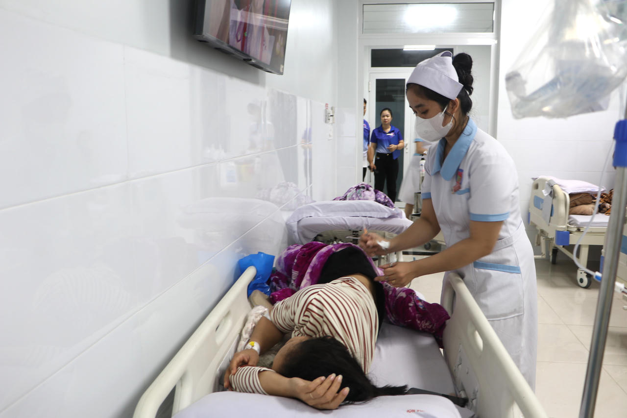 Một trong những bệnh nh&acirc;n đầu ti&ecirc;n nhập viện sau khi ăn b&aacute;nh mỳ. (Ảnh: PV)