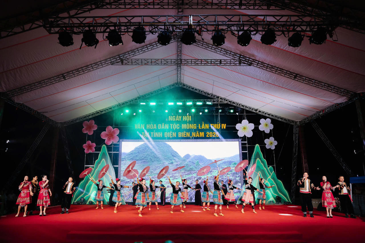Chương tr&igrave;nh văn nghệ tại lễ bế mạc (Ảnh: CTV).