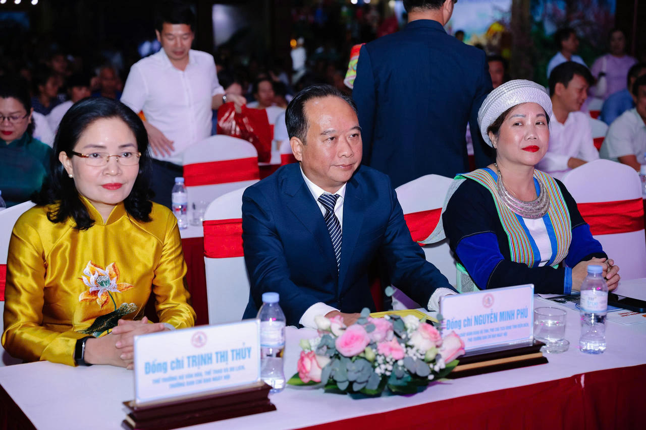 C&aacute;c đại biểu dự lễ bế mạc.