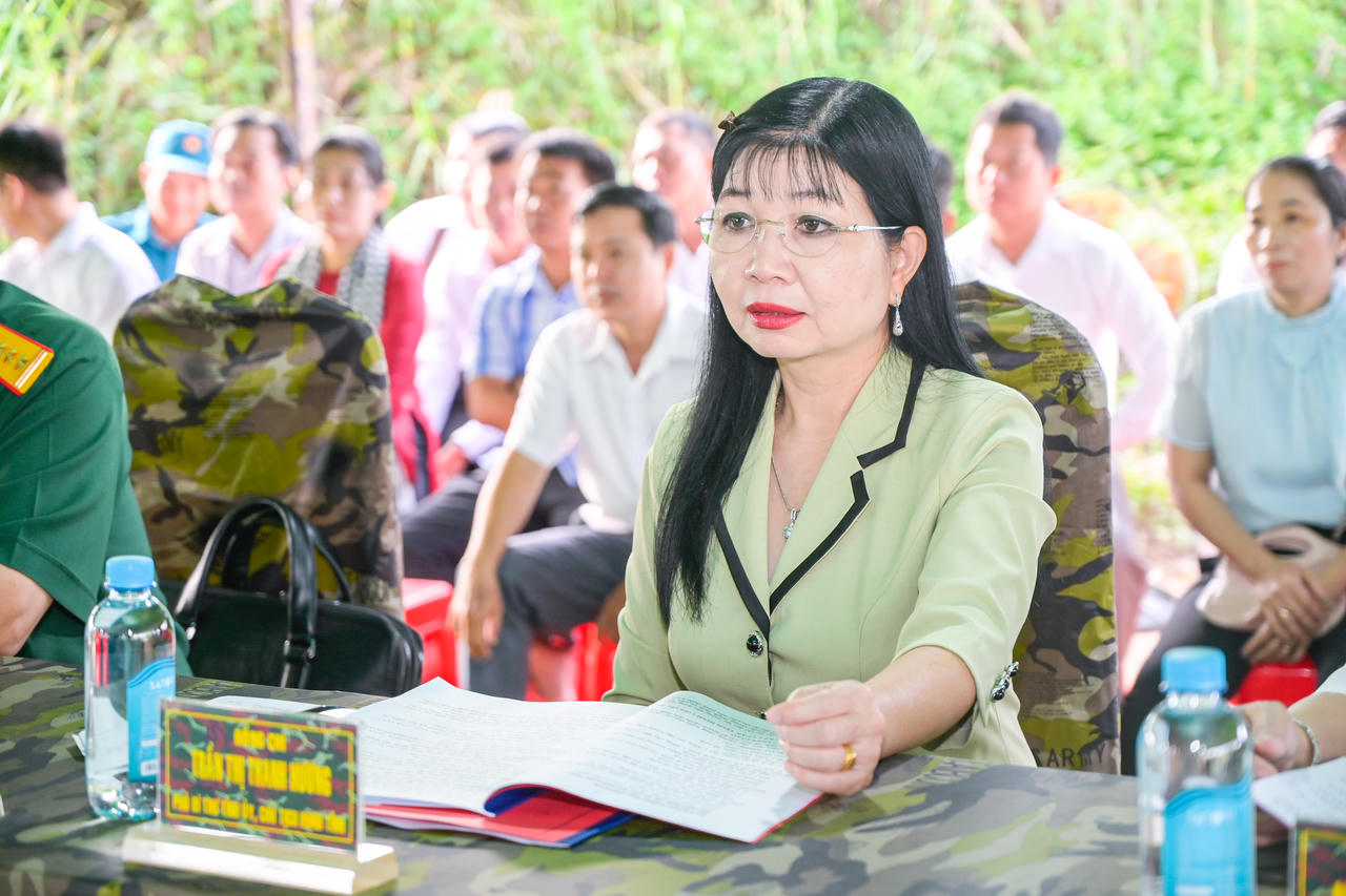 B&agrave; Trần Thị Thanh Hương, Ph&oacute; B&iacute; thư Tỉnh ủy, Chủ tịch HĐND tỉnh dự diễn tập. Ảnh: Phương Vũ