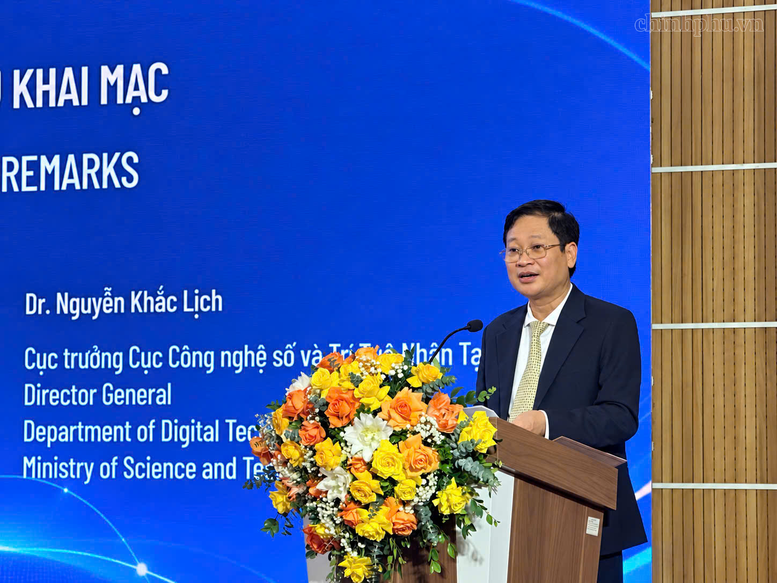 &Ocirc;ng Nguyễn Khắc Lịch, Cục trưởng Cục C&ocirc;ng nghệ số v&agrave; Tr&iacute; tuệ nh&acirc;n tạo ph&aacute;t biểu tại Diễn đ&agrave;n. (Ảnh: MST)