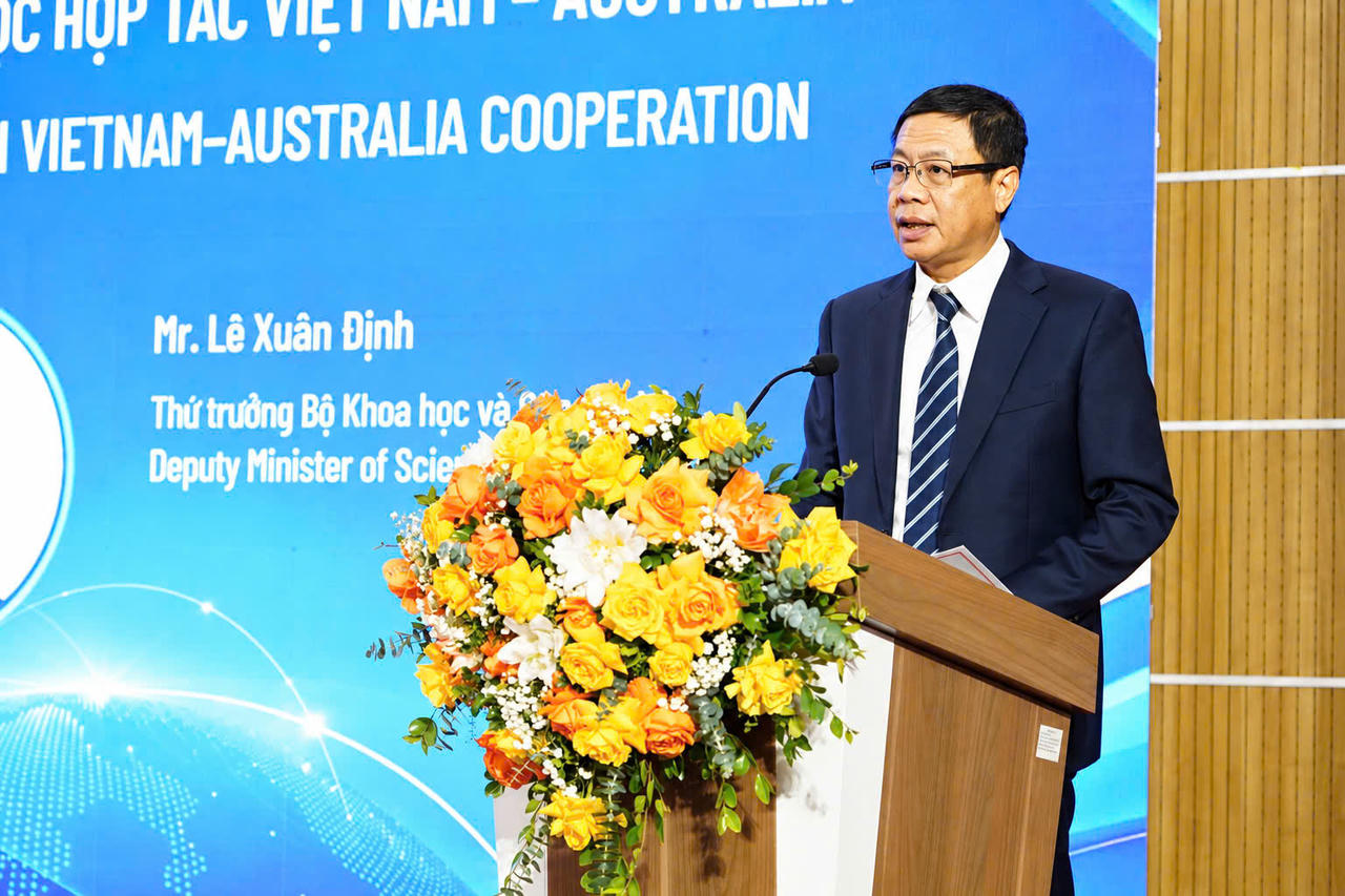 Thứ trưởng Bộ KH&amp;amp;CN L&ecirc; Xu&acirc;n Định ph&aacute;t biểu chỉ đạo tại Diễn đ&agrave;n. (Ảnh: MST)