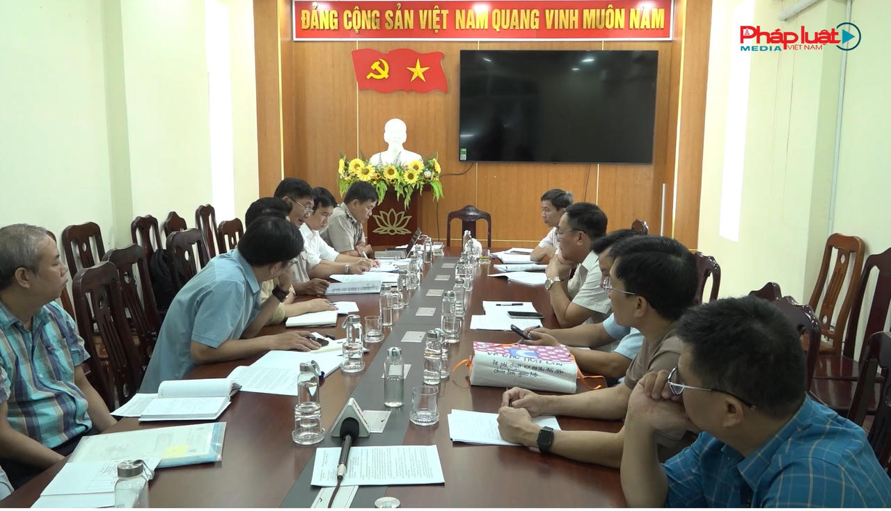 Quang cảnh bu&ocirc;̉i làm vi&ecirc;̣c giữa Ch&acirc;́p hành vi&ecirc;n Thi hành án hành chính của Thi hành án d&acirc;n sự tỉnh Khánh Hòa với UBND phường Nam Nha Trang