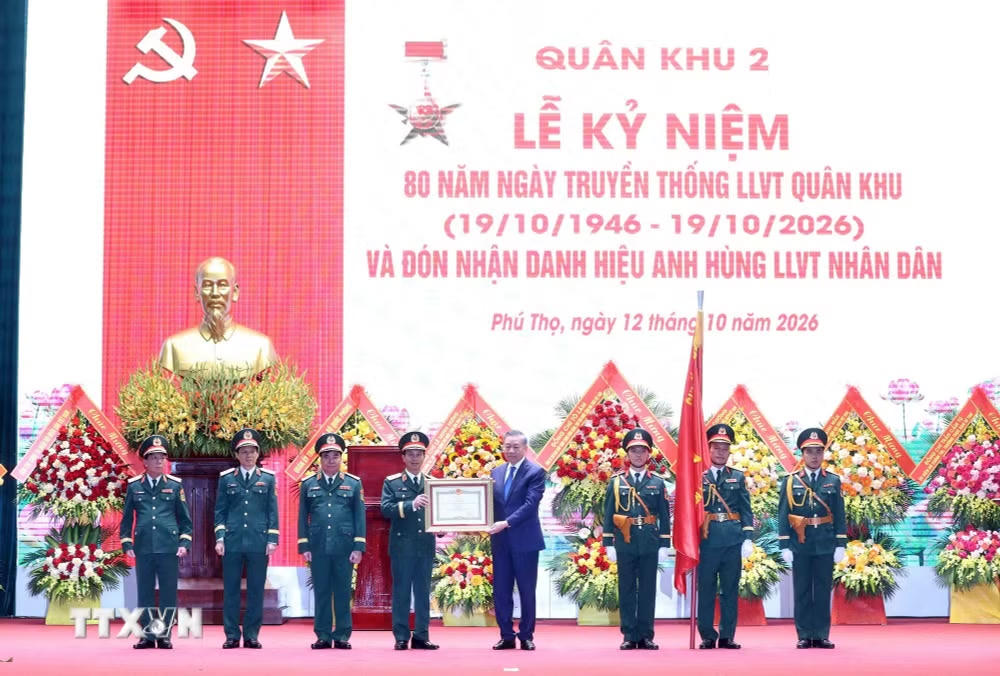 Tổng B&iacute; thư, Chủ tịch nước T&ocirc; L&acirc;m dự Lễ kỷ niệm 80 năm Ng&agrave;y truyền thống Lực lượng vũ trang Qu&acirc;n khu 2- Ảnh 3.