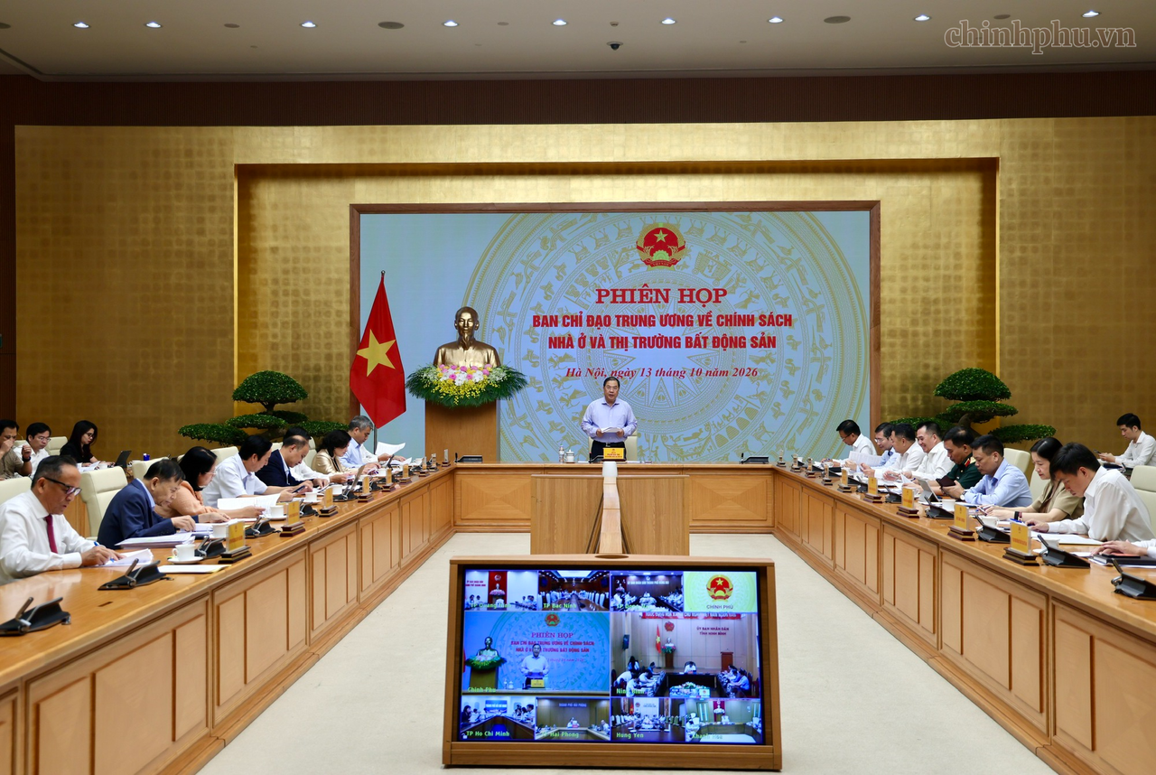 Phi&ecirc;n họp được tổ chức theo h&igrave;nh thức trực tiếp kết hợp trực tuyến, kết nối với một số tỉnh, th&agrave;nh phố. Ảnh: chinhphu.vn