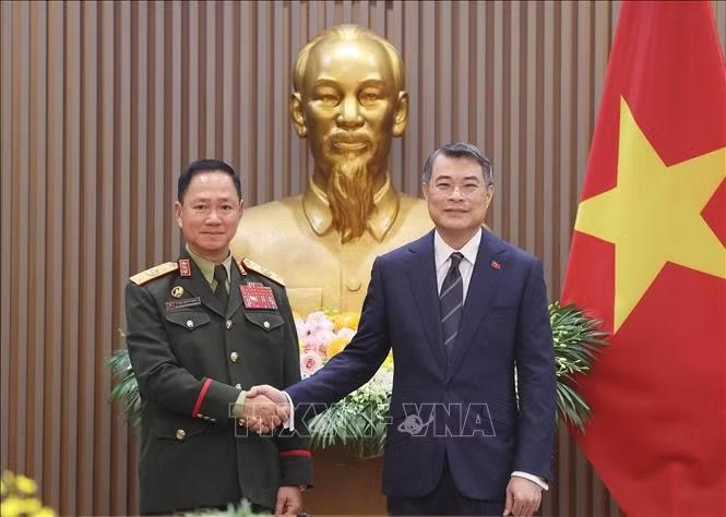 Thủ tướng L&ecirc; Minh Hưng tiếp Đại tướng Khamliang Outhakaysone, Ph&oacute; Thủ tướng, Bộ trưởng Bộ Quốc ph&ograve;ng L&agrave;o, s&aacute;ng 13/10. Ảnh: L&acirc;m Kh&aacute;nh/TTXVN