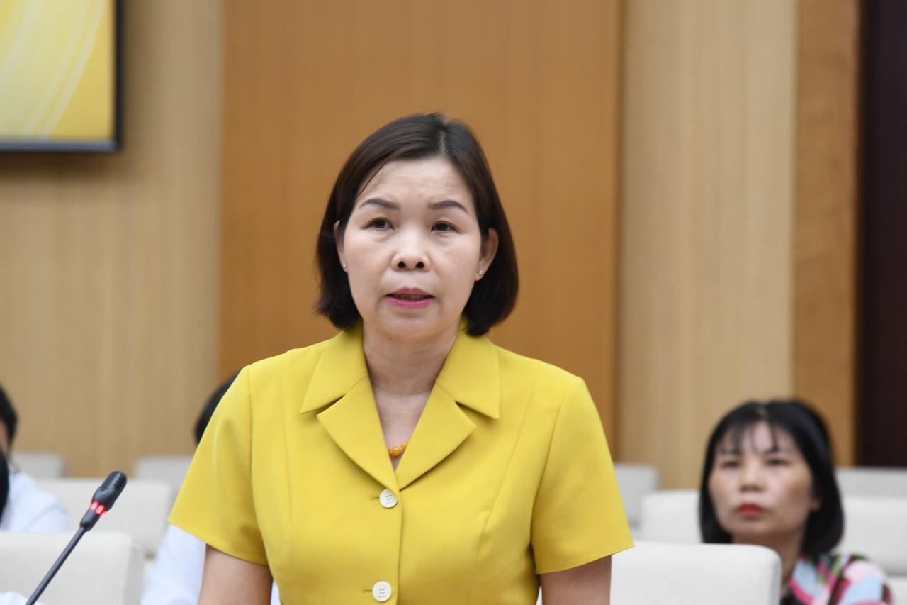 Đồng ch&iacute; Ph&ugrave;ng Thị Kim Nga, Ph&oacute; Chủ tịch UBND tinh Ph&uacute; Thọ, Chủ tịch Hội đồng phổi hợp phổ biến, gi&aacute;o dục ph&aacute;p luật ph&aacute;t biểu tại buổi l&agrave;m việc. Ảnh: Ngọc Ph&uacute;c