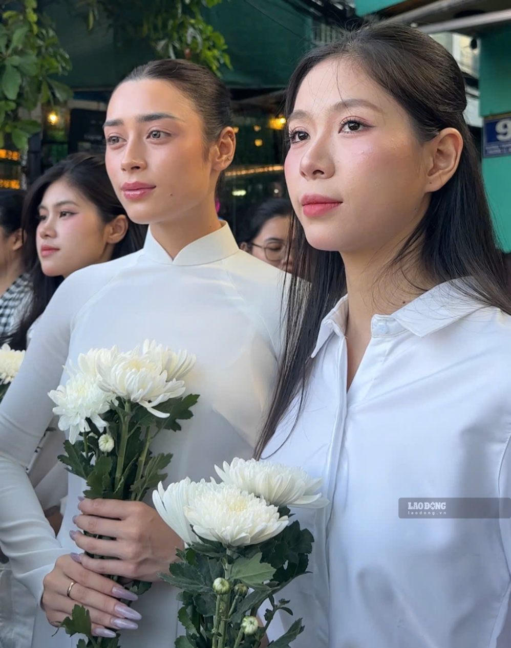 Nghệ sĩ tiễn đưa các Anh hùng liệt sĩ từ công viên Lê Thị Riêng về yên nghỉ tại Nghĩa trang liệt sĩ TP.HCM