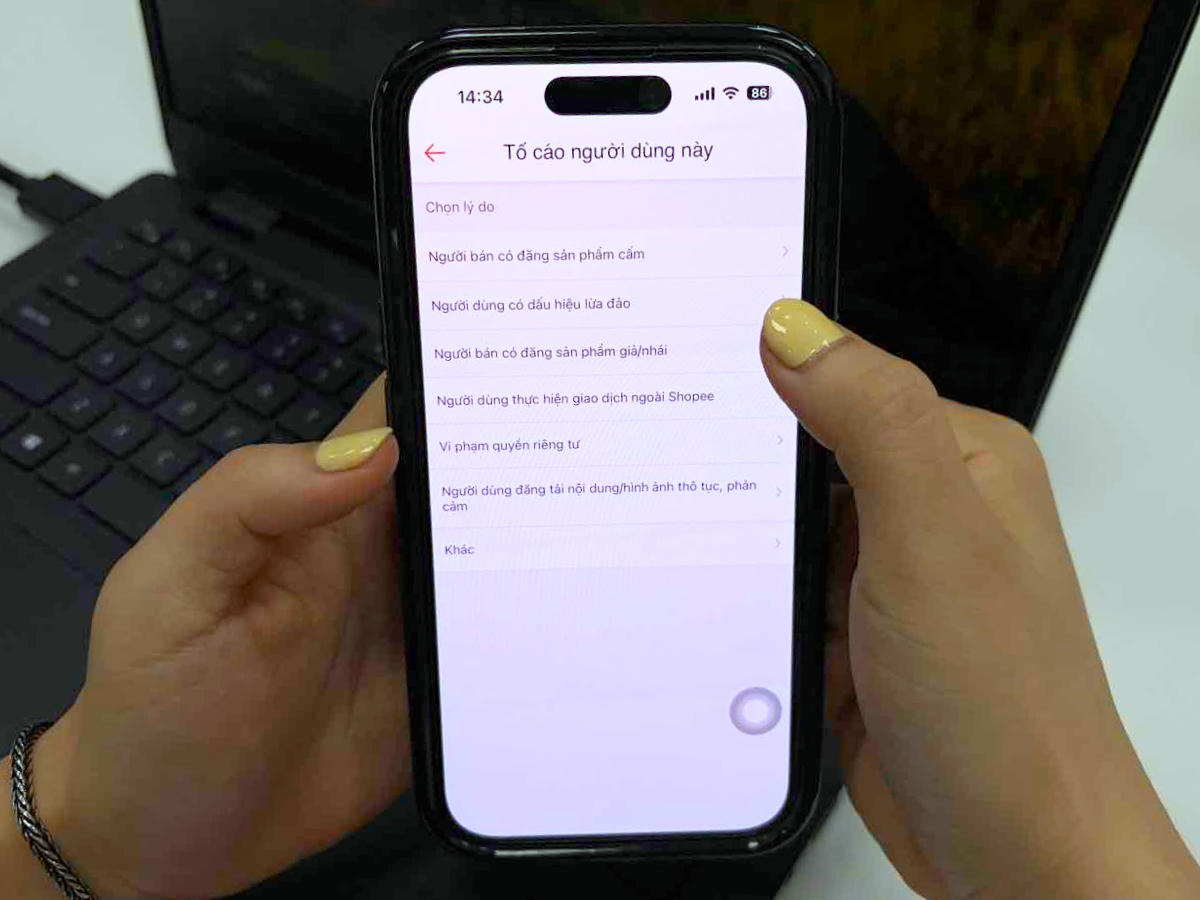 Người d&ugrave;ng tr&ecirc;n Shopee c&oacute; thể tố c&aacute;o nh&agrave; b&aacute;n vi phạm ngay tr&ecirc;n ứng dụng.
