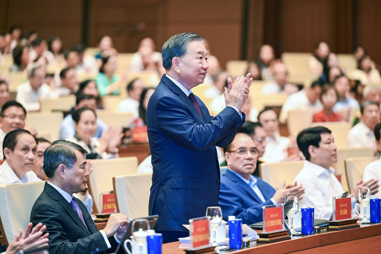 Tổng B&iacute; thư, Chủ tịch nước T&ocirc; L&acirc;m dự v&agrave; chỉ đạo hội nghị. Ảnh: V&acirc;n Anh