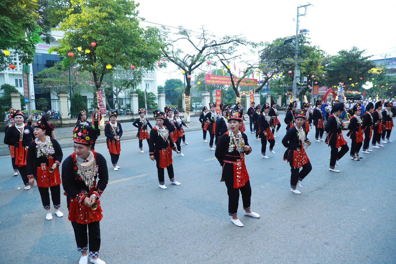 Mường L&ograve; rực s&aacute;ng đ&ecirc;m hội, lan tỏa gi&aacute; trị X&ograve;e Th&aacute;i