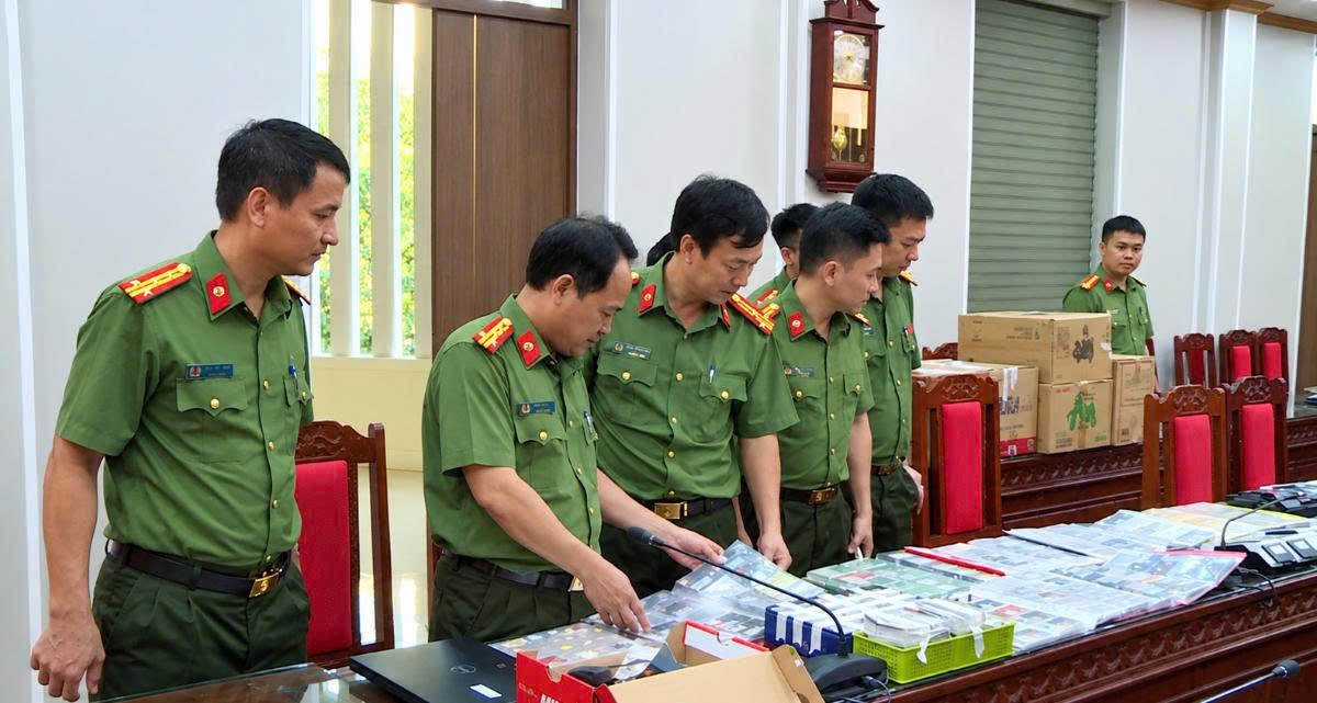Cơ quan c&ocirc;ng an thu giữ nhiều tang vật, phương tiện li&ecirc;n quan trong chuy&ecirc;n &aacute;n (Ảnh: CACC).