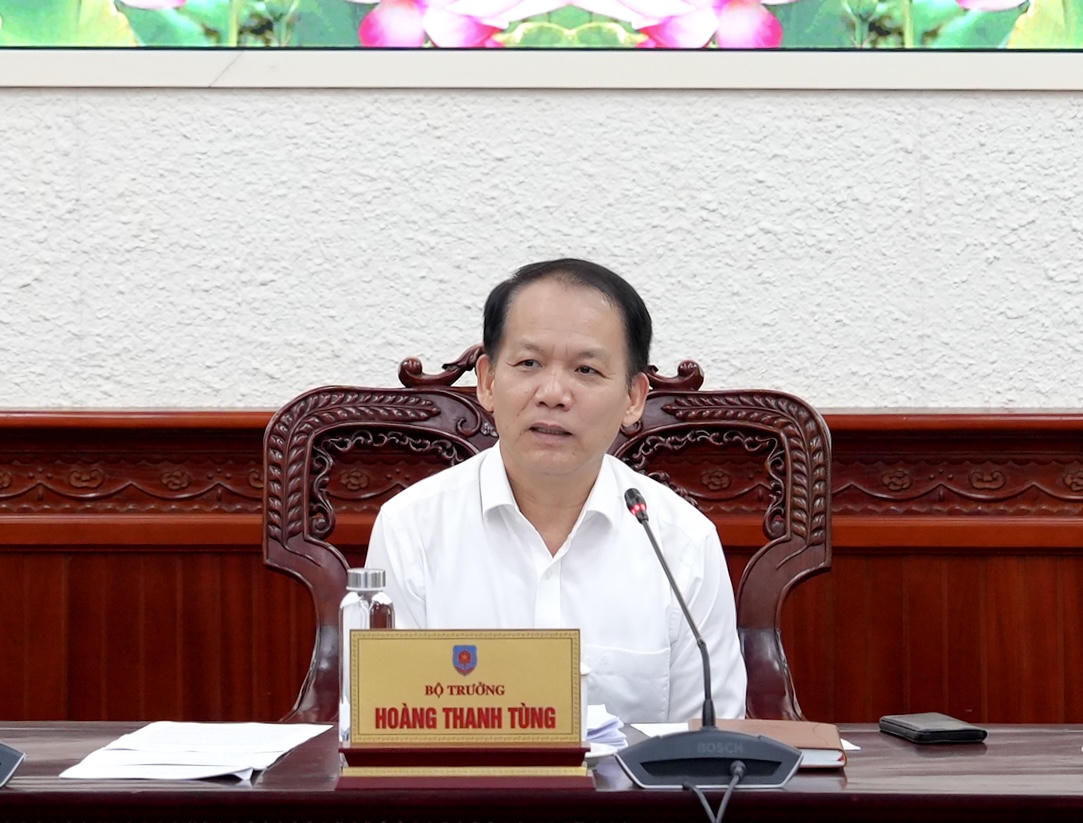 Bộ trưởng Bộ Tư ph&aacute;p Ho&agrave;ng Thanh T&ugrave;ng ph&aacute;t biểu chỉ đạo.