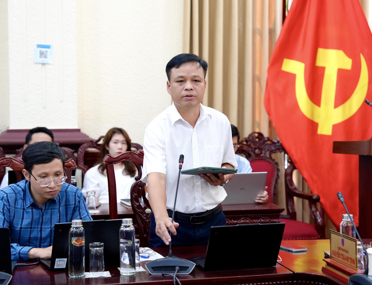 Ph&oacute; Cục trưởng Cục C&ocirc;ng nghệ th&ocirc;ng tin Phạm Đức Dụ ph&aacute;t biểu tại cuộc họp.