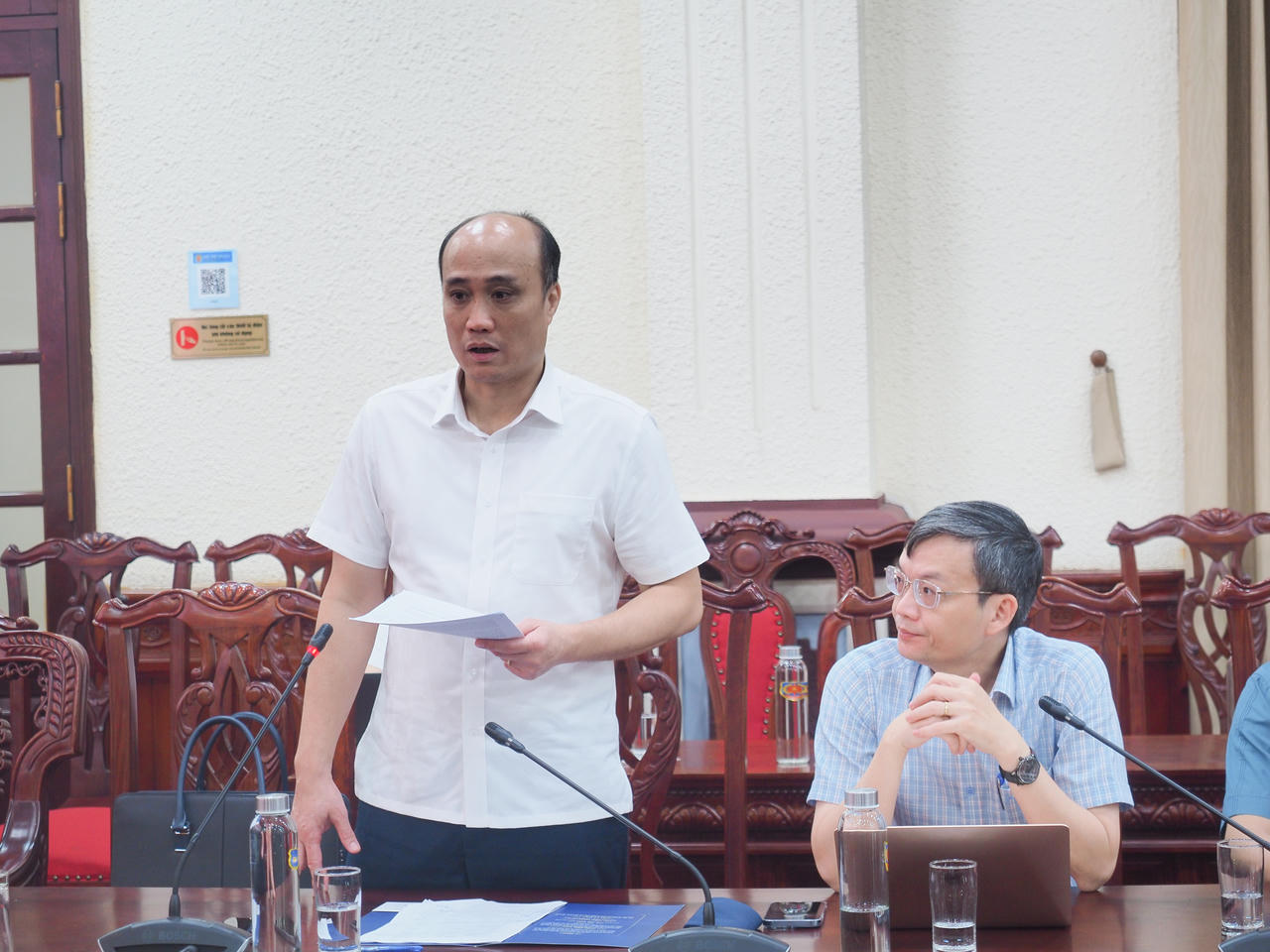 PGS.TS T&ocirc; Văn Ho&agrave;, Hiệu trưởng Trường Đại học Luật H&agrave; Nội ph&aacute;t biểu tại buổi l&agrave;m việc.