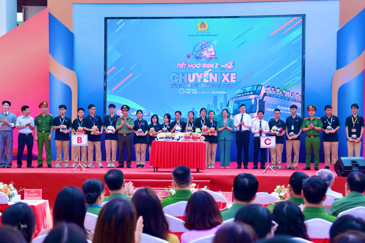 C&aacute;c bạn học sinh Trường THPT Đa Ph&uacute;c tham gia c&aacute;c hoạt động của chương tr&igrave;nh (Ảnh: CATP)