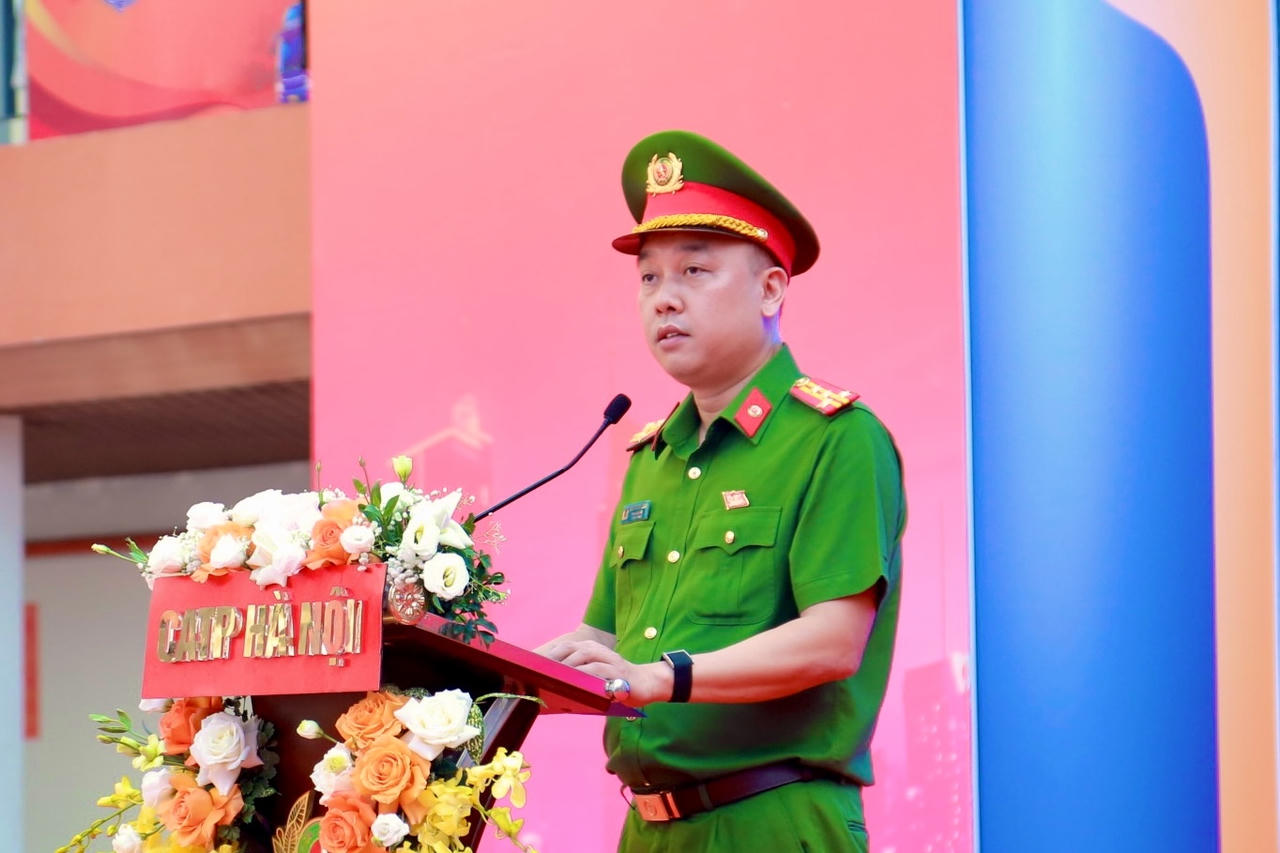 Đại t&aacute; Nguyễn Đức Long &ndash; Ph&oacute; Gi&aacute;m đốc C&ocirc;ng an TP H&agrave; Nội gửi gắm th&ocirc;ng điệp đến c&aacute;c bạn học sinh. (Ảnh: CATP)